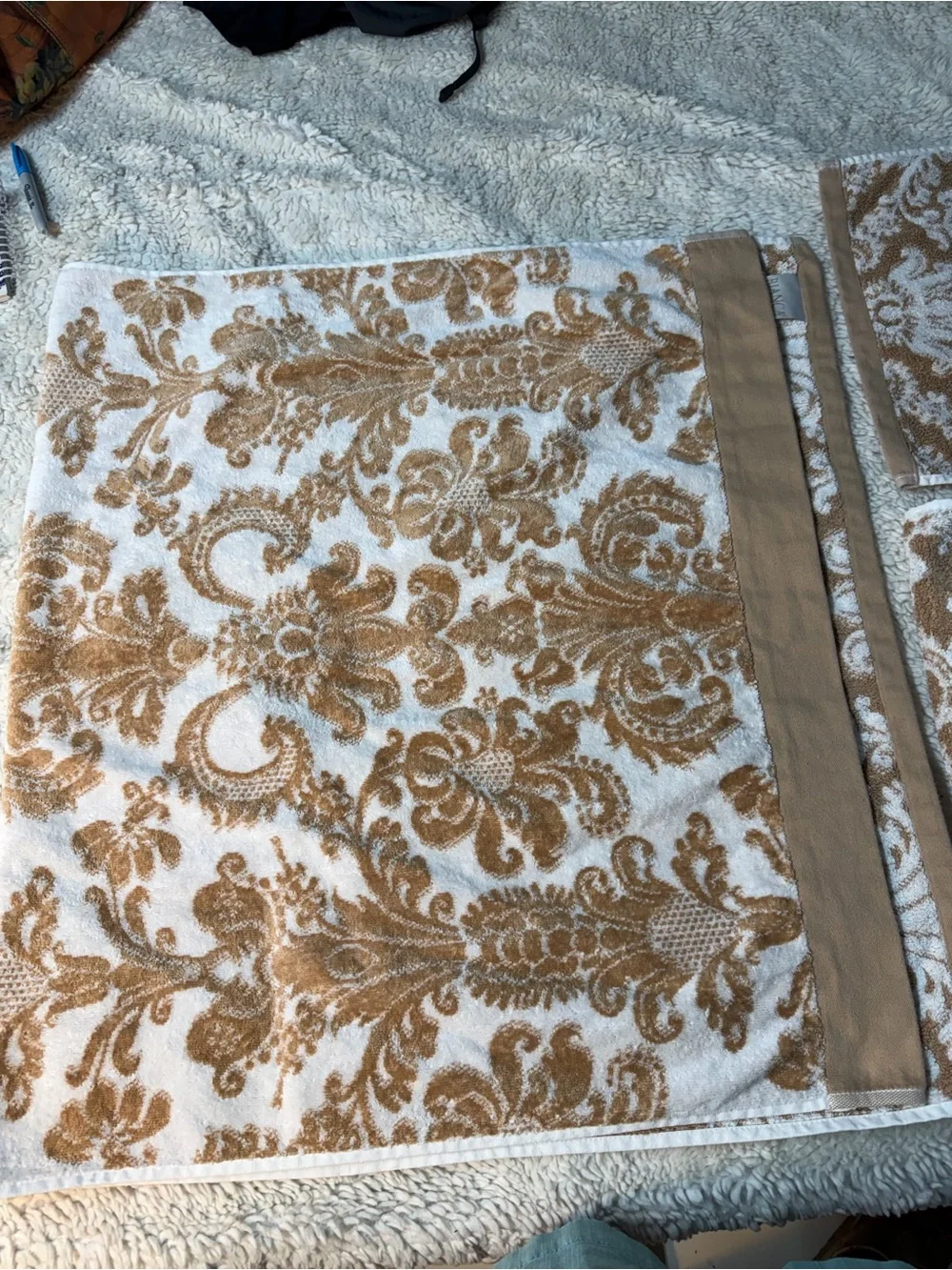 Bianca Exclusive 100% Cotton 3 piece Damask Pattern Towel Set in Beige and White